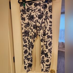 Define Powerhold® High-Waisted Legging Capri